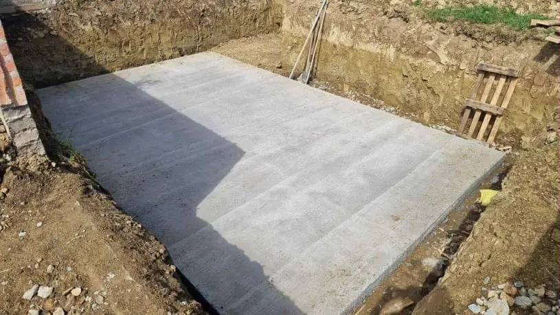 Proces izgradnje bazena iskop i betonska ploca